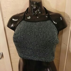 GREEN AND BLACK KNIT SHORT TOP.